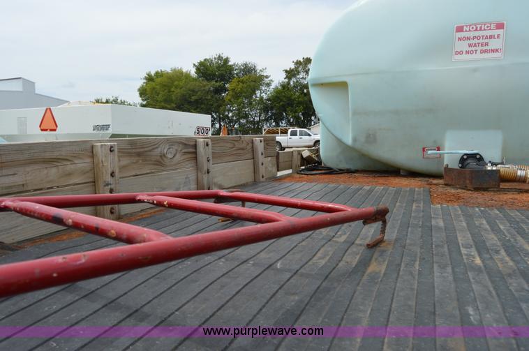 image for item H2775 1990 International 4900 water truck