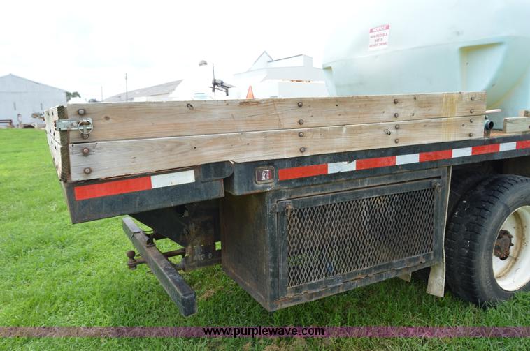 image for item H2775 1990 International 4900 water truck