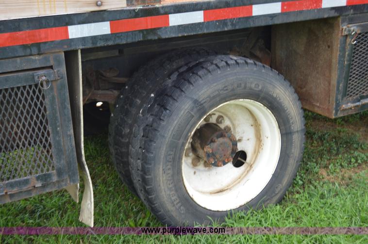 image for item H2775 1990 International 4900 water truck