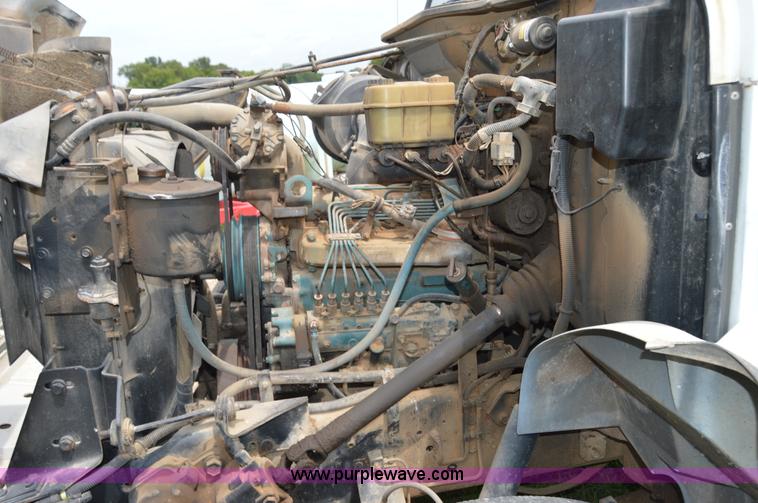 image for item H2775 1990 International 4900 water truck