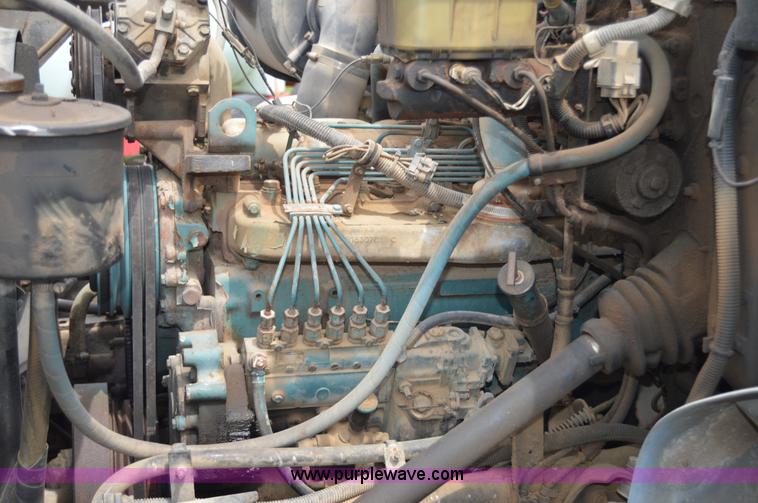 image for item H2775 1990 International 4900 water truck