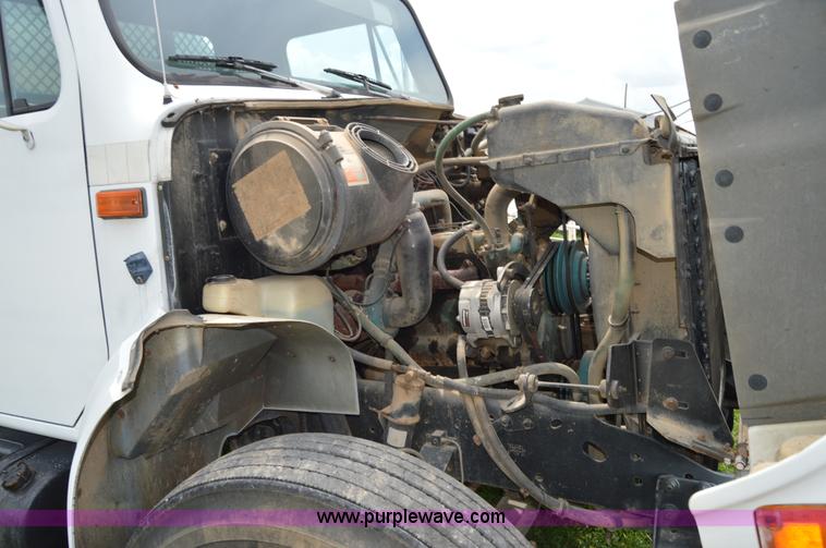 image for item H2775 1990 International 4900 water truck