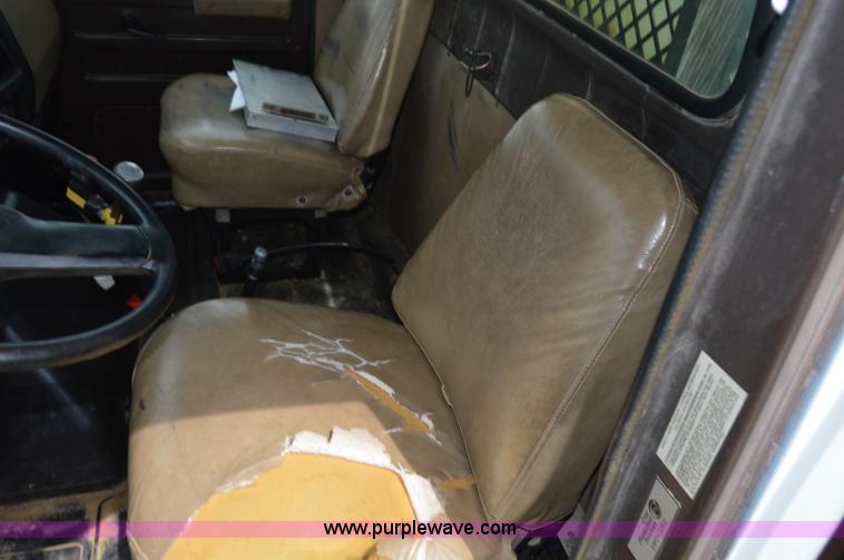 image for item H2775 1990 International 4900 water truck