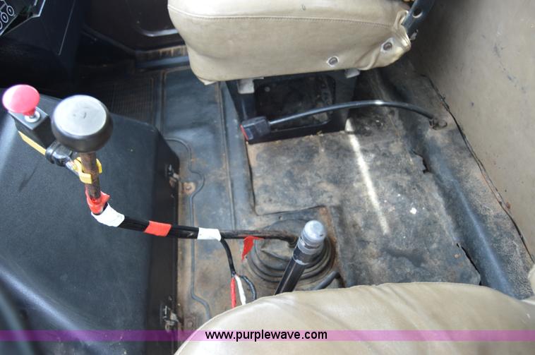 image for item H2775 1990 International 4900 water truck