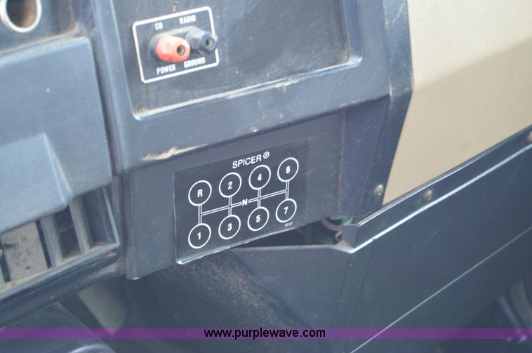 image for item H2775 1990 International 4900 water truck