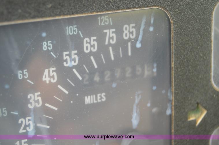 image for item H2775 1990 International 4900 water truck