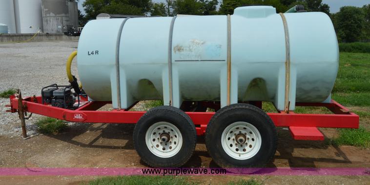 image for item H2776 B-B 1,000 gallon liquid nurse tank trailer
