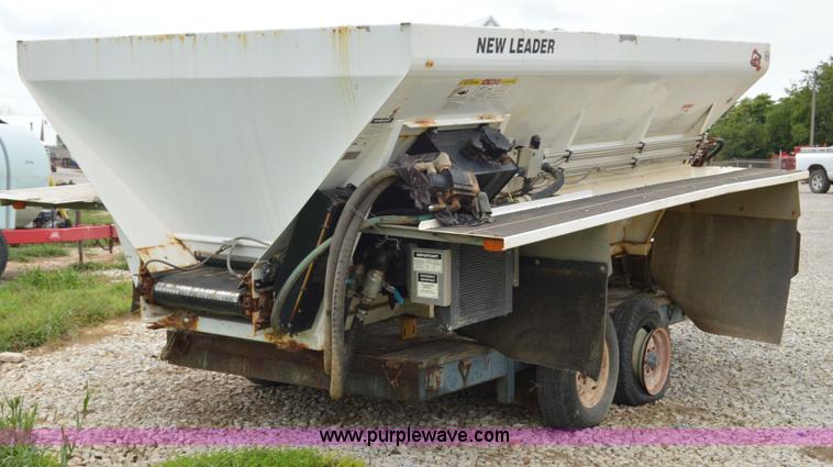 image for item H2777 New Leader L4000G4 spreader bed and multi-applicator