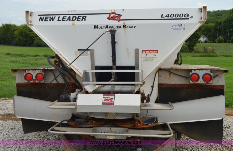 image for item H2777 New Leader L4000G4 spreader bed and multi-applicator