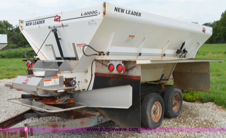 image for item H2777 New Leader L4000G4 spreader bed and multi-applicator