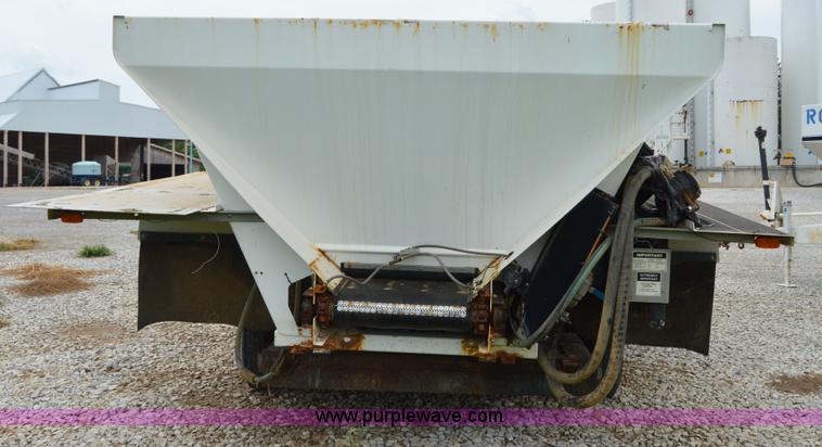 image for item H2777 New Leader L4000G4 spreader bed and multi-applicator