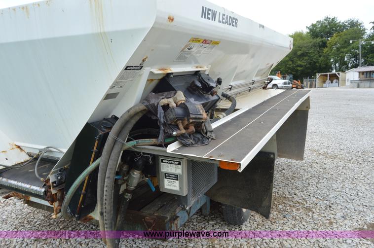 image for item H2777 New Leader L4000G4 spreader bed and multi-applicator