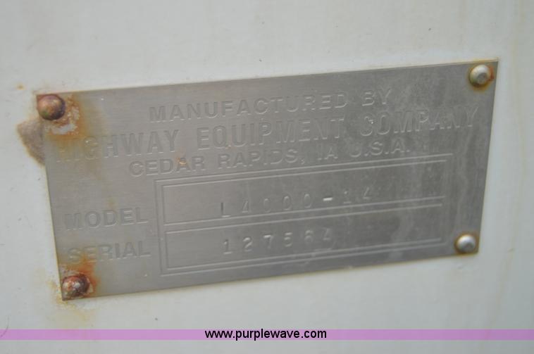 image for item H2777 New Leader L4000G4 spreader bed and multi-applicator