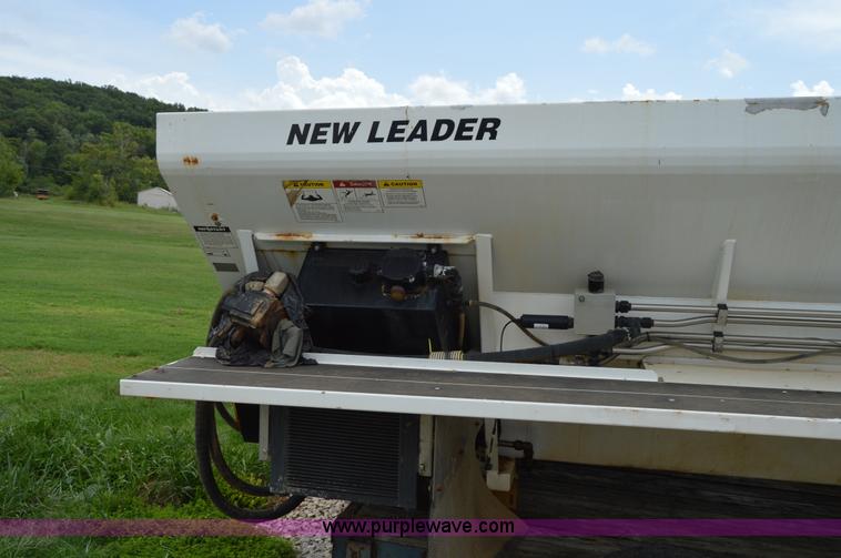 image for item H2777 New Leader L4000G4 spreader bed and multi-applicator
