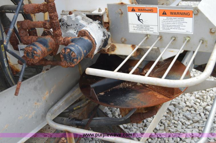 image for item H2777 New Leader L4000G4 spreader bed and multi-applicator