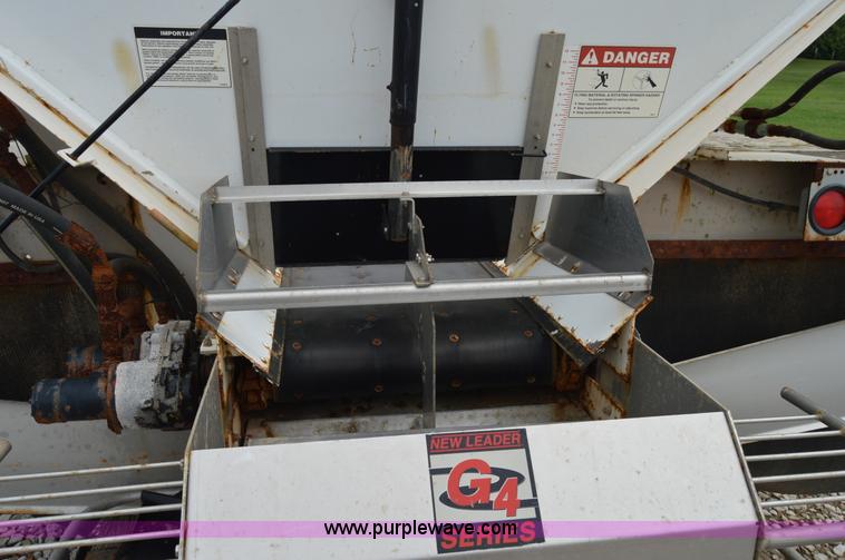 image for item H2777 New Leader L4000G4 spreader bed and multi-applicator