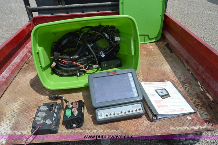 image for item H2777 New Leader L4000G4 spreader bed and multi-applicator