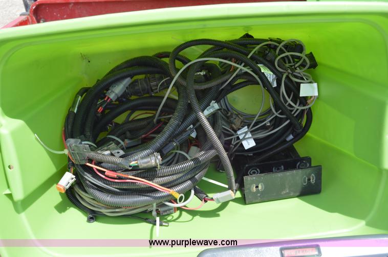 image for item H2777 New Leader L4000G4 spreader bed and multi-applicator