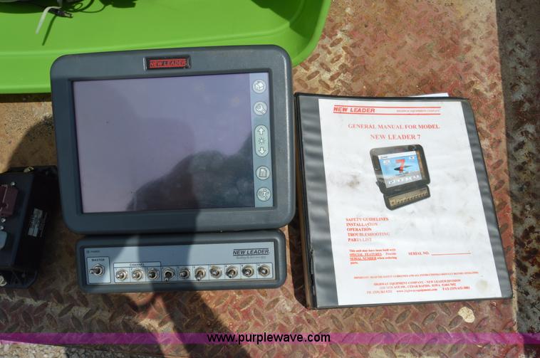 image for item H2777 New Leader L4000G4 spreader bed and multi-applicator