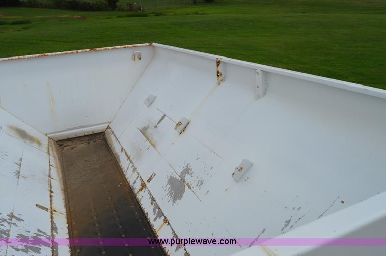 image for item H2777 New Leader L4000G4 spreader bed and multi-applicator