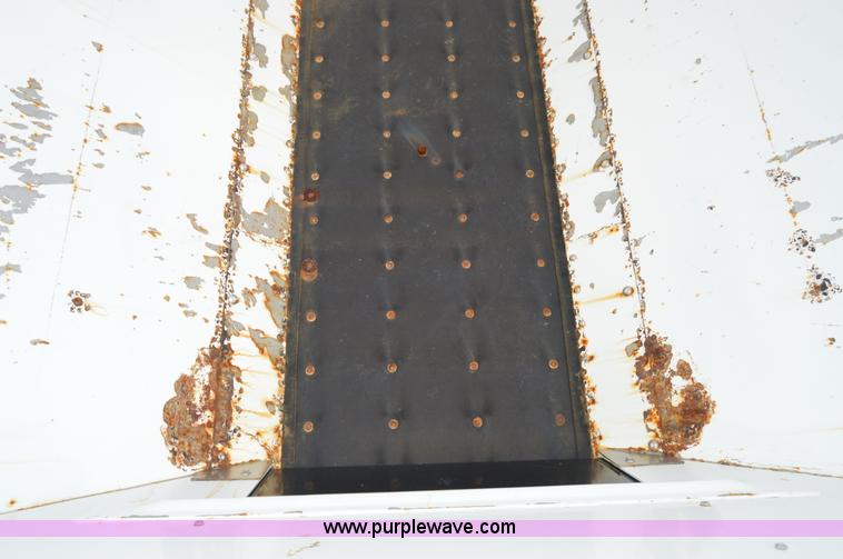 image for item H2777 New Leader L4000G4 spreader bed and multi-applicator