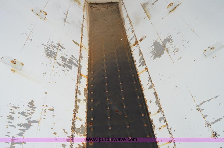 image for item H2777 New Leader L4000G4 spreader bed and multi-applicator