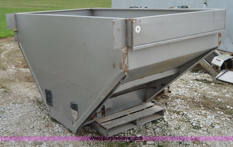 image for item H2777 New Leader L4000G4 spreader bed and multi-applicator