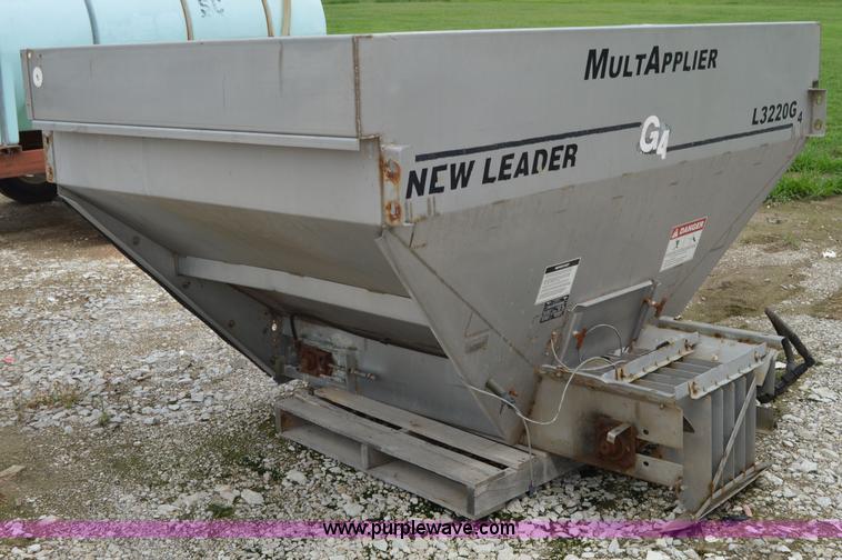 image for item H2777 New Leader L4000G4 spreader bed and multi-applicator