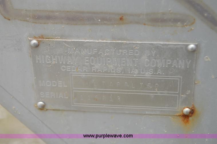 image for item H2777 New Leader L4000G4 spreader bed and multi-applicator