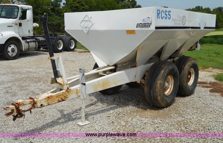 image for item H2778 2005 Willmar 600 spreader