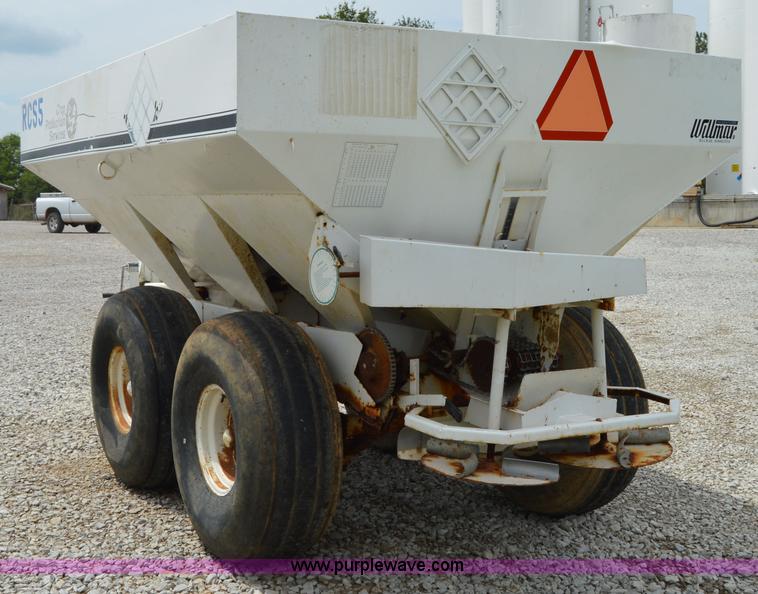 image for item H2778 2005 Willmar 600 spreader