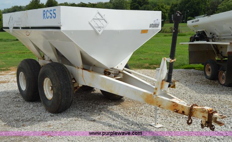 image for item H2778 2005 Willmar 600 spreader