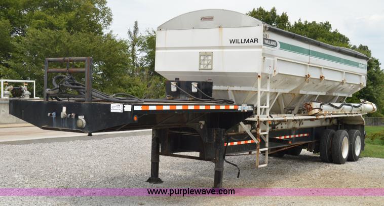 image for item H2780 2008 B&B trailer with Willmar tender