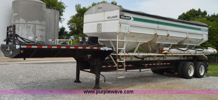 image for item H2780 2008 B&B trailer with Willmar tender