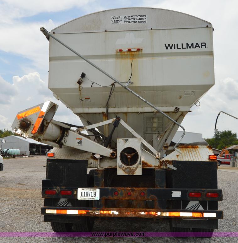 image for item H2780 2008 B&B trailer with Willmar tender