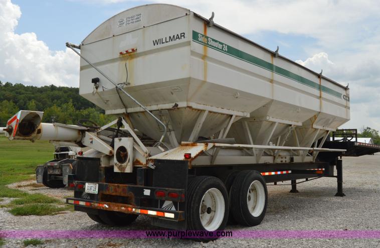 image for item H2780 2008 B&B trailer with Willmar tender