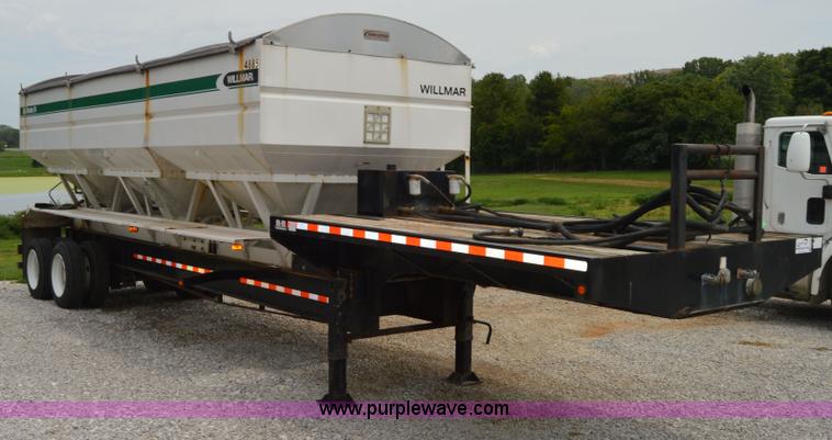 image for item H2780 2008 B&B trailer with Willmar tender
