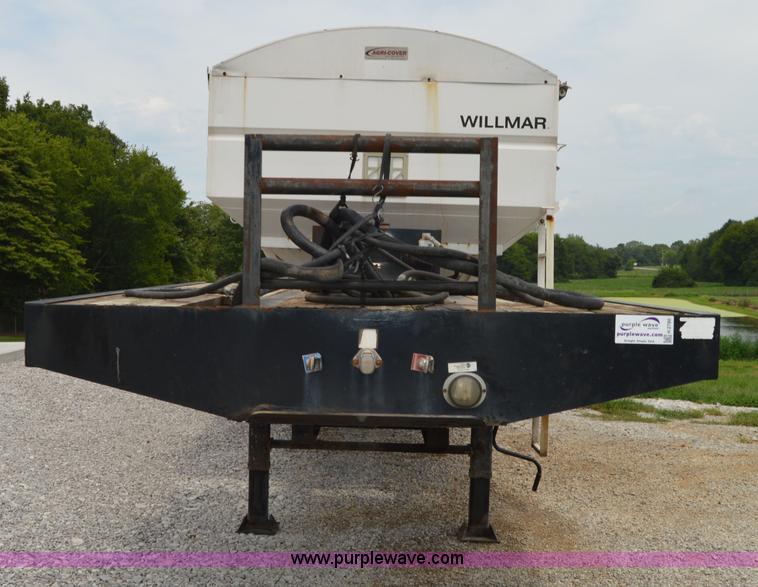 image for item H2780 2008 B&B trailer with Willmar tender