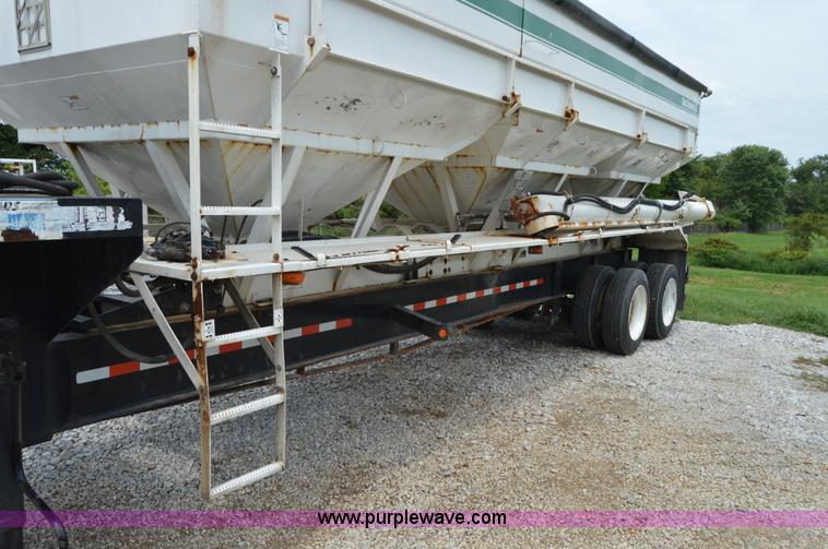 image for item H2780 2008 B&B trailer with Willmar tender