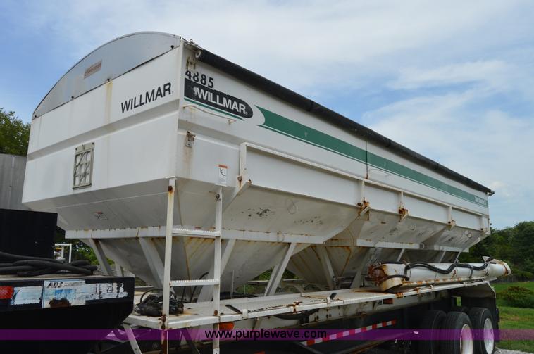 image for item H2780 2008 B&B trailer with Willmar tender