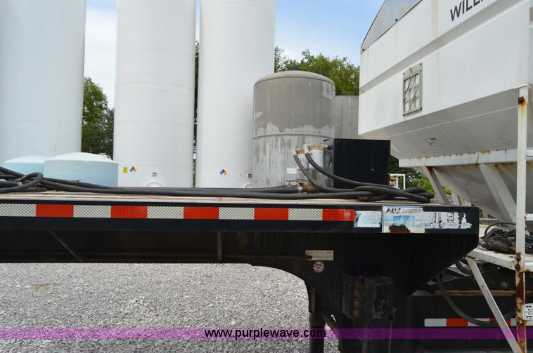 image for item H2780 2008 B&B trailer with Willmar tender