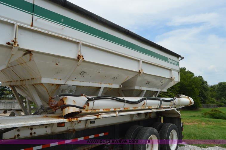 image for item H2780 2008 B&B trailer with Willmar tender