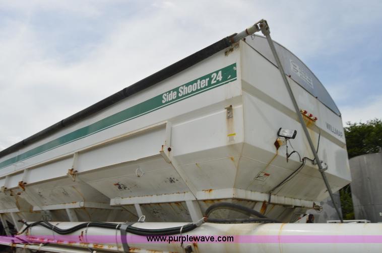 image for item H2780 2008 B&B trailer with Willmar tender