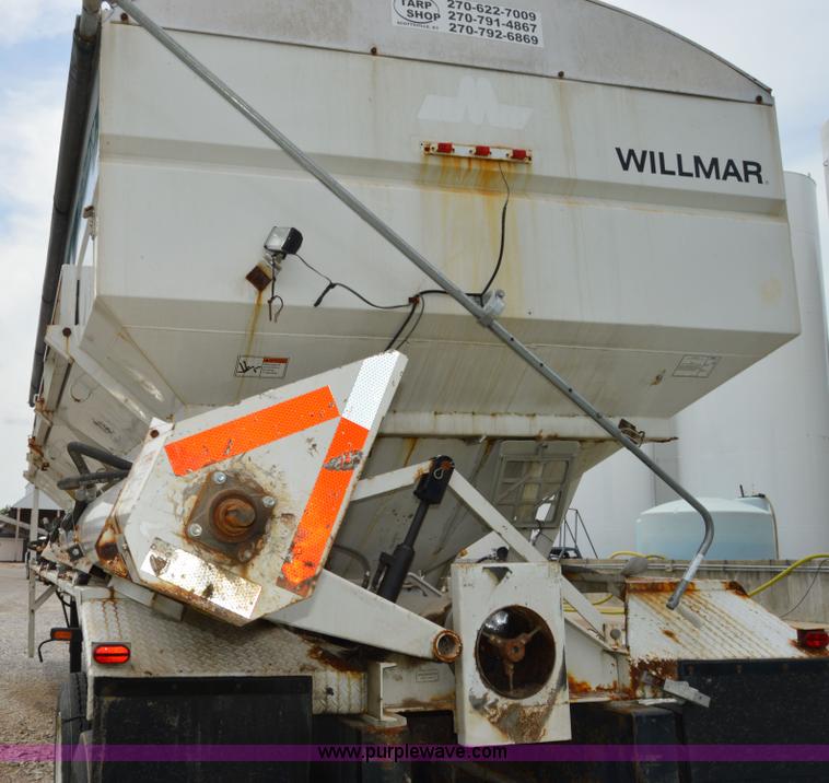 image for item H2780 2008 B&B trailer with Willmar tender