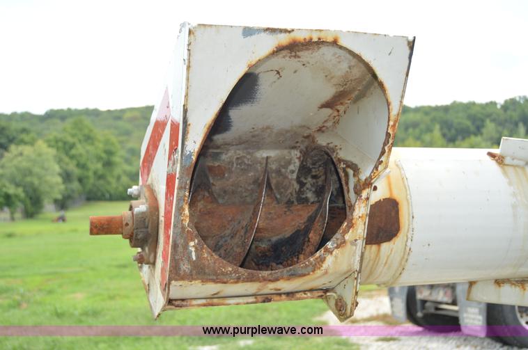 image for item H2780 2008 B&B trailer with Willmar tender