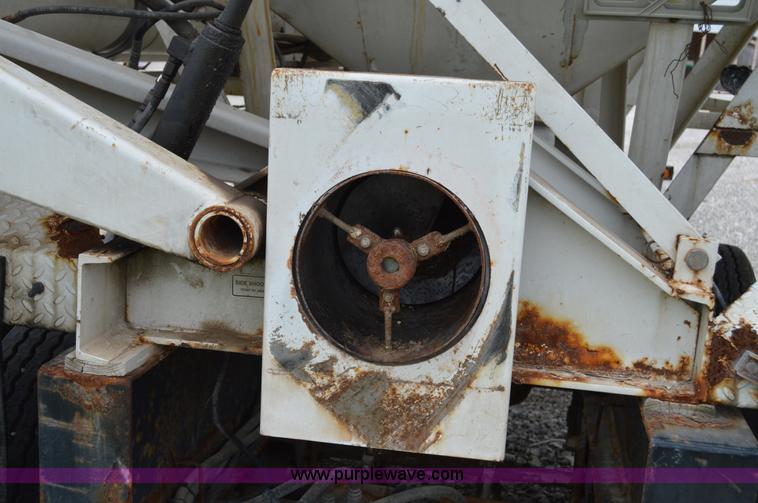 image for item H2780 2008 B&B trailer with Willmar tender