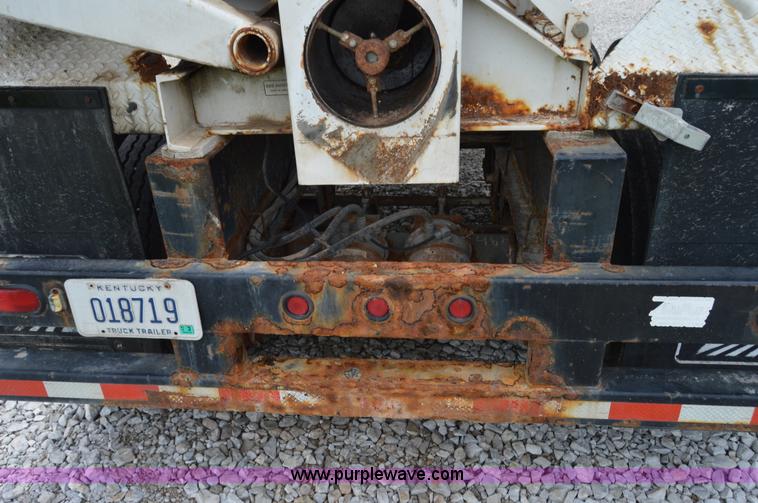 image for item H2780 2008 B&B trailer with Willmar tender