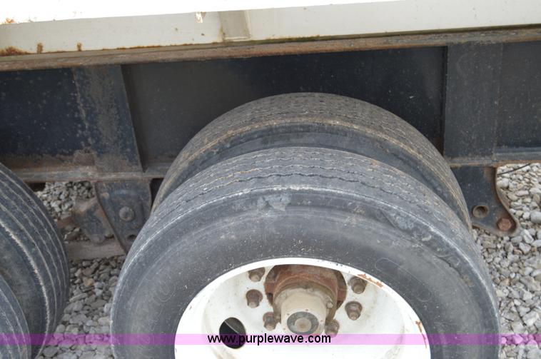 image for item H2780 2008 B&B trailer with Willmar tender