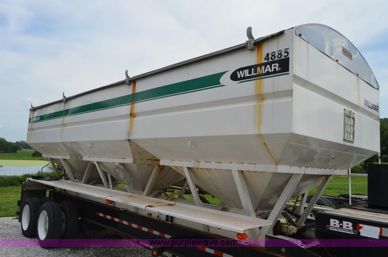 image for item H2780 2008 B&B trailer with Willmar tender