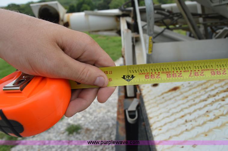 image for item H2780 2008 B&B trailer with Willmar tender